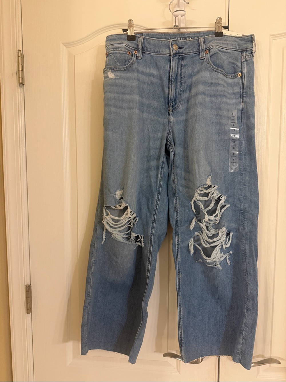 American Eagle Outfitters Light Blue Distressed Boyfriend short Jeans NWT!